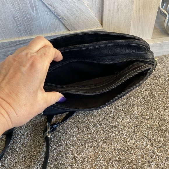 Vintage 90’s Wilson Leather Black Purse Crossbody Shoulder - Picture 9 of 11